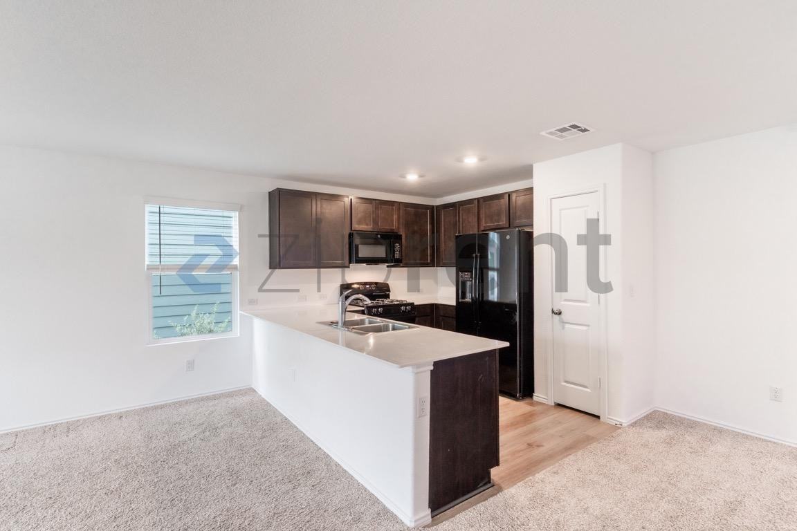 889 Powell St - Photo 4 of 23