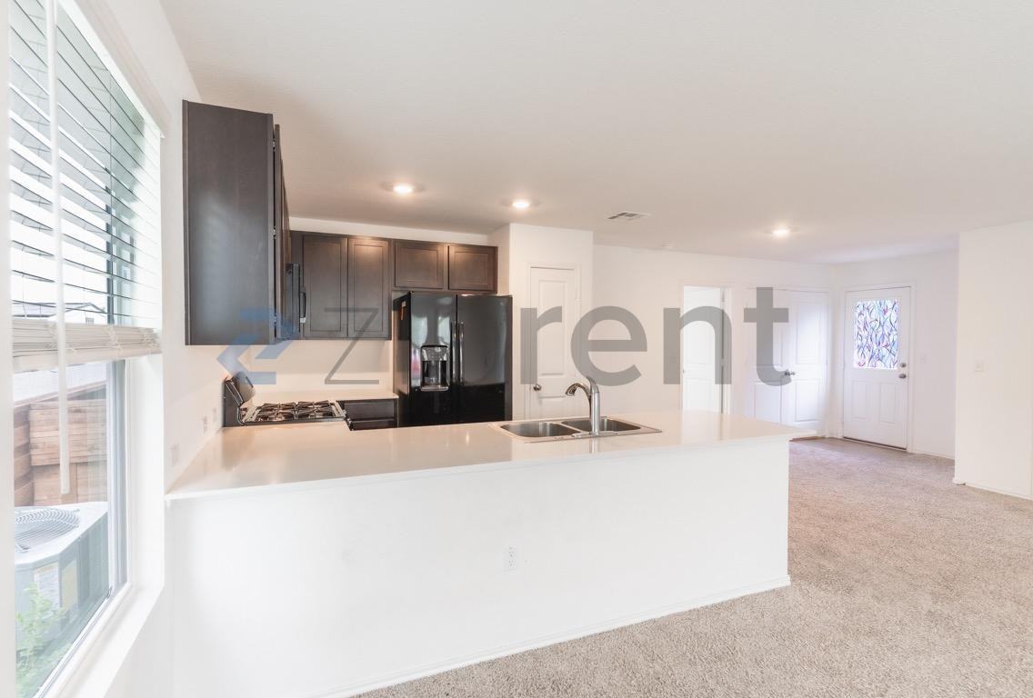 889 Powell St - Photo 5 of 23