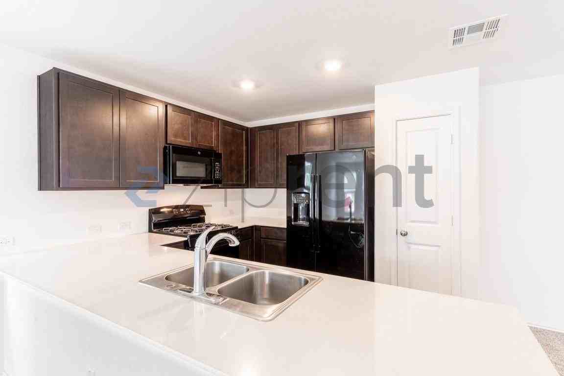 889 Powell St - Photo 7 of 23