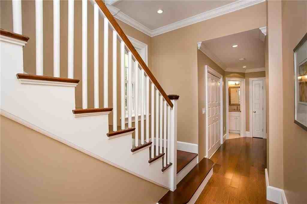 241 Ruggles Ave ##B - Photo 6 of 17