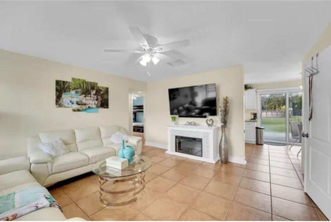 713 S Jenkins Rd - Photo 2 of 26