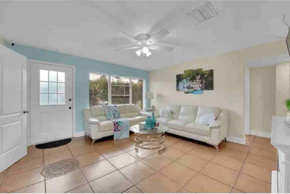713 S Jenkins Rd - Photo 3 of 26