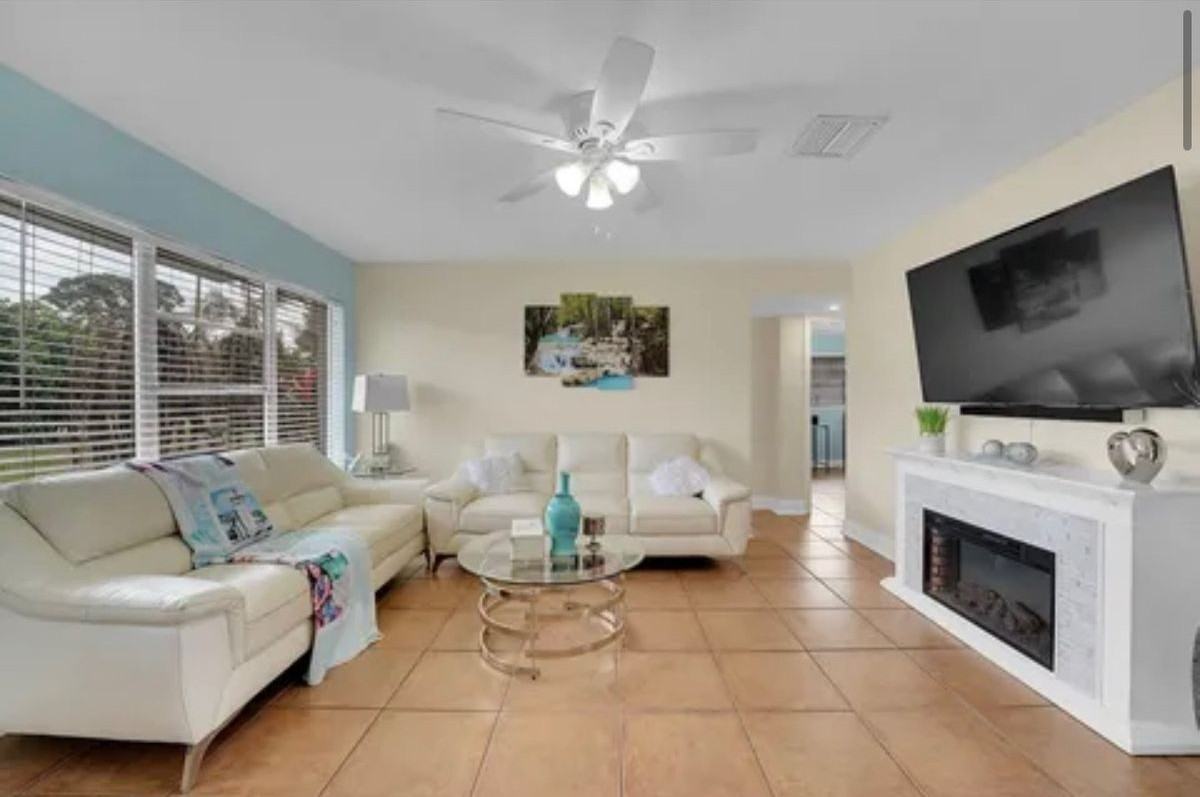 713 S Jenkins Rd - Photo 5 of 26