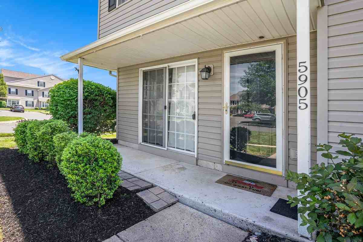5905 Drawbridge Ct - Photo 3 of 28