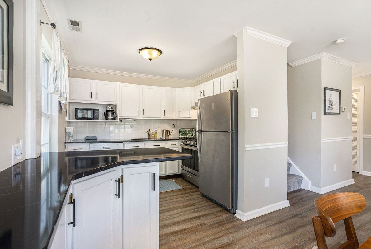 5905 Drawbridge Ct - Photo 7 of 28