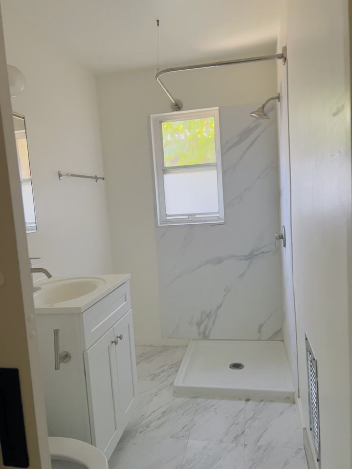 4247 South Centinela Avenue #4247 1/2 - Photo 7 of 8