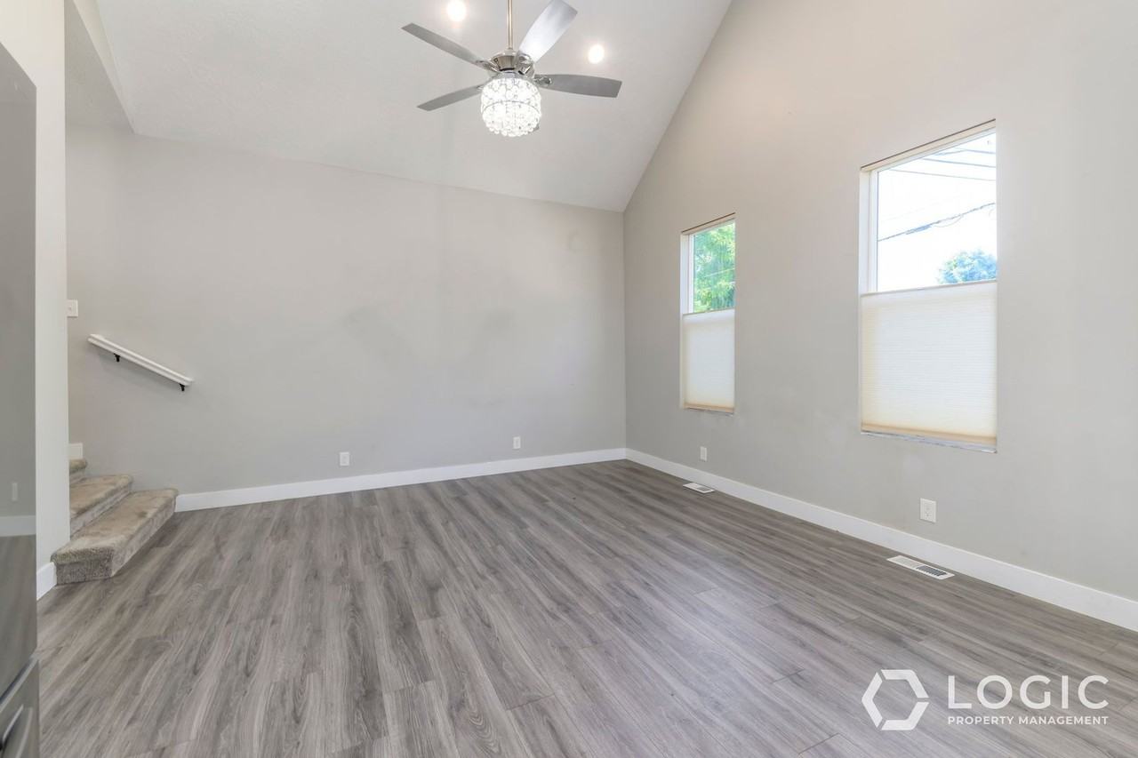 935 W 200 N - Photo 5 of 21