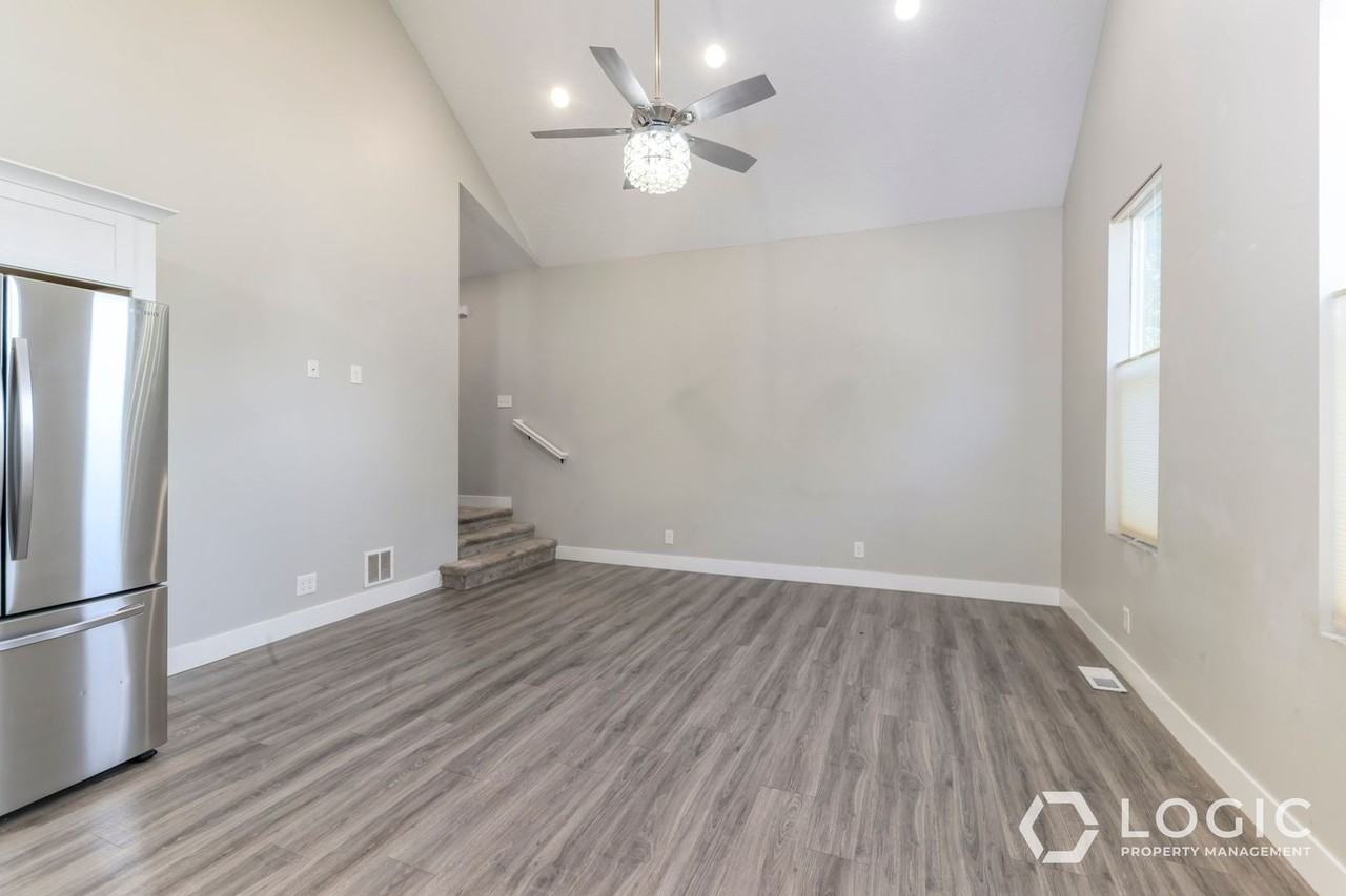 935 W 200 N - Photo 6 of 21