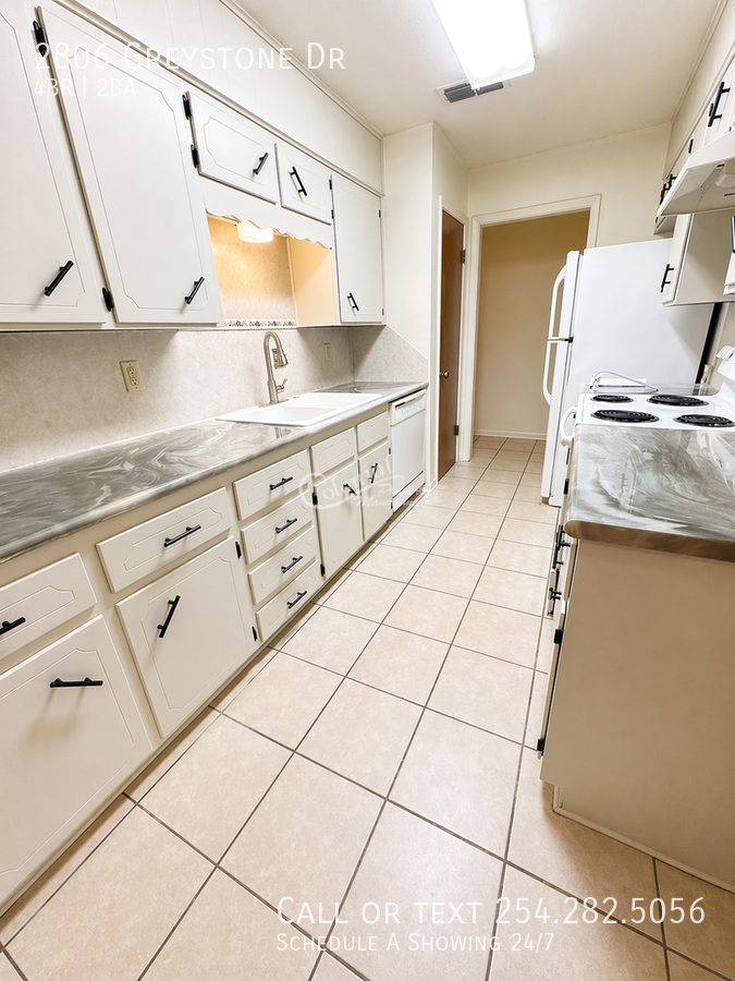 2806 Greystone Dr - Photo 4 of 11