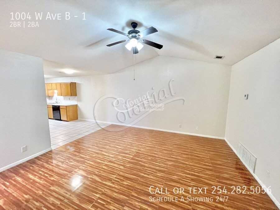 1004 W Avenue B #2 - Photo 3 of 11