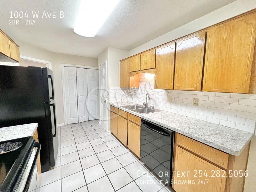 1004 W Avenue B #2 - Photo 4 of 11