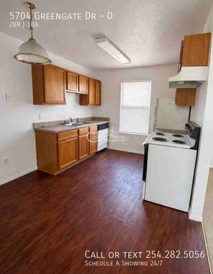 5704 Greengate Dr #D - Photo 4 of 9