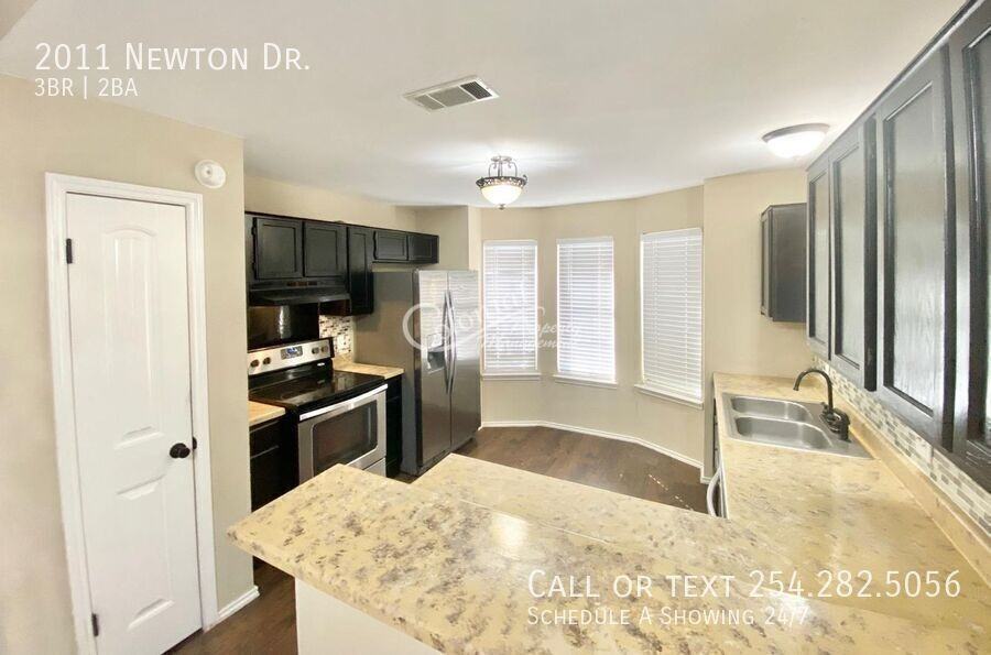 2011 Newton Dr - Photo 3 of 16