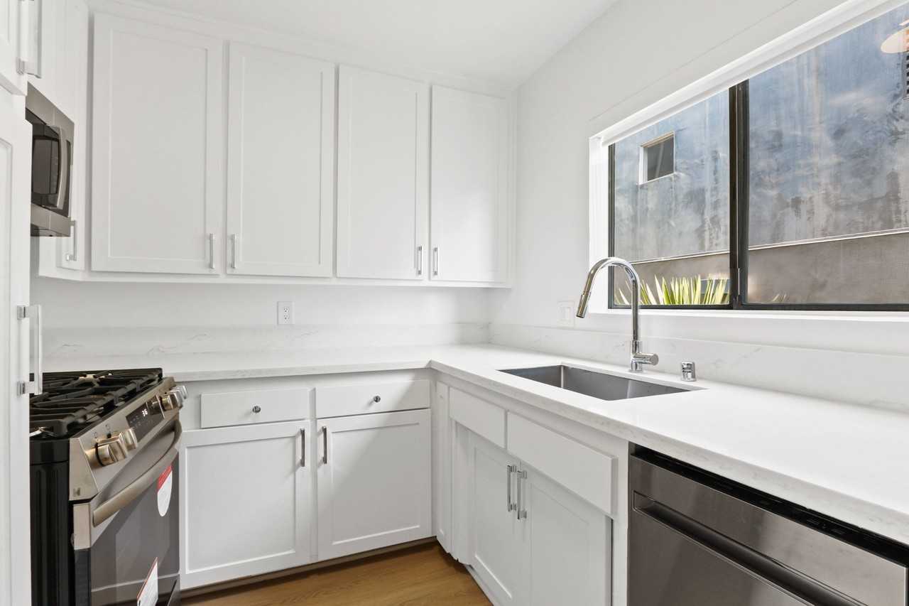 1128 7th Street - Photo 4 of 29