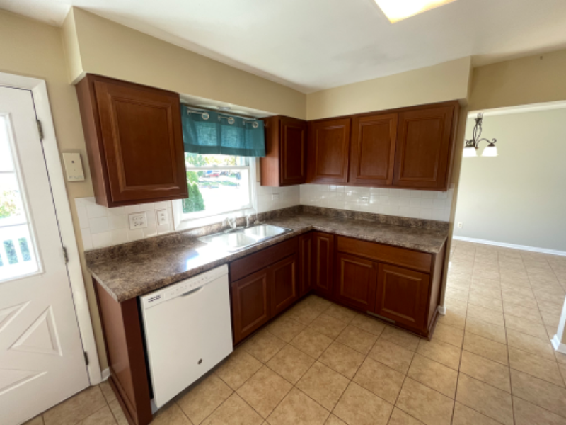 2426 Highland Cir - Photo 3 of 24