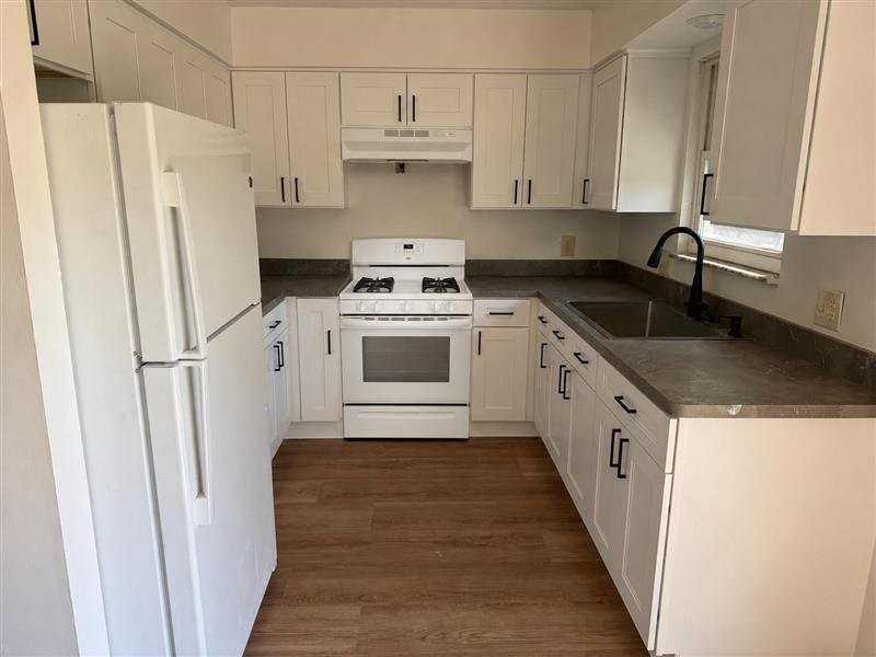 1648 Olympus Dr - Photo 2 of 12