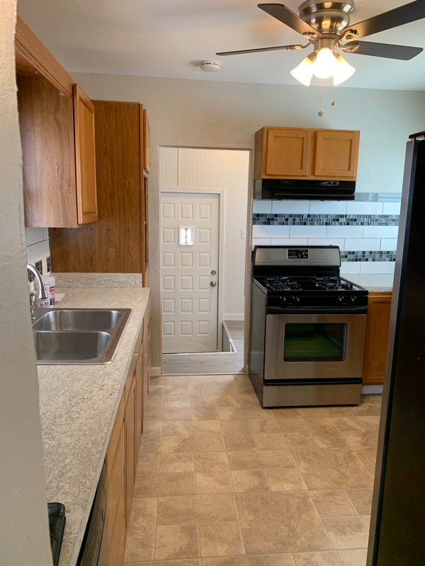 3220 Dakota Ave - Photo 7 of 31