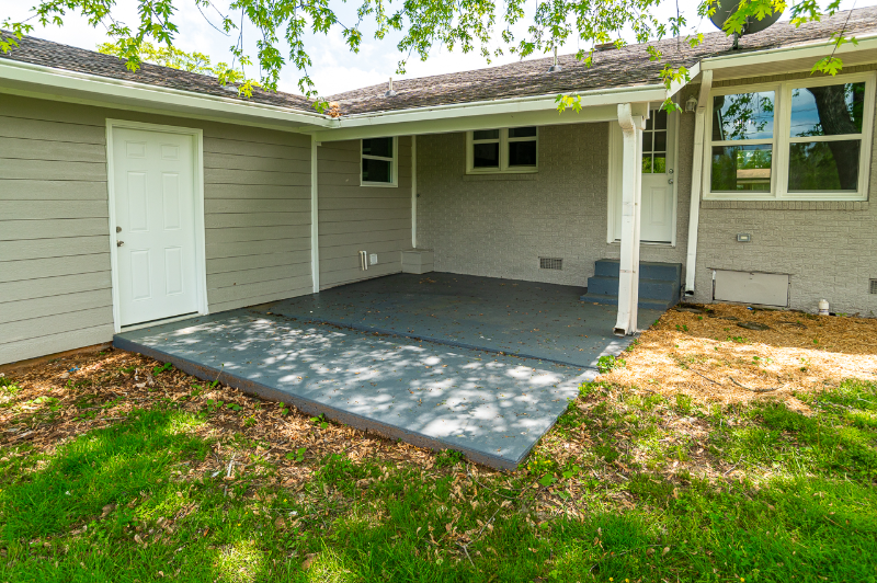 1304 Aston St - Photo 4 of 16