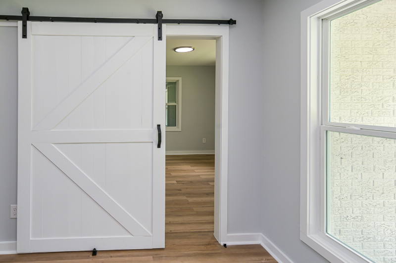1304 Aston St - Photo 7 of 16