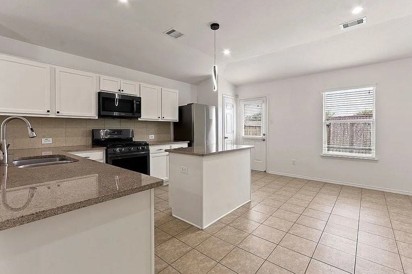 5527 Marble Ravine Dr - Photo 3 of 18