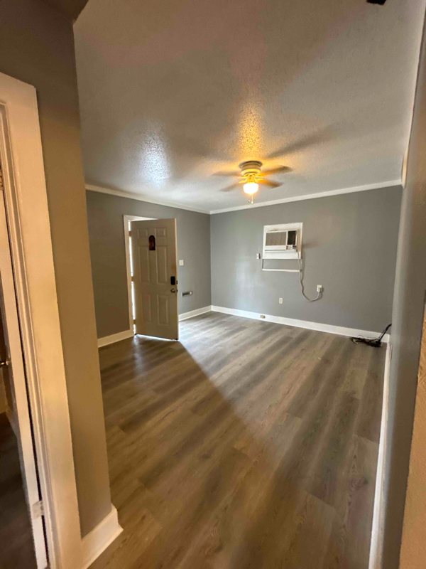 946 Iris St #946 - Photo 2 of 15
