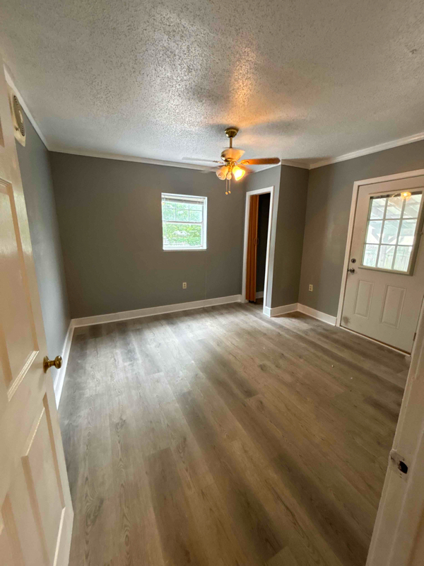 946 Iris St #946 - Photo 3 of 15