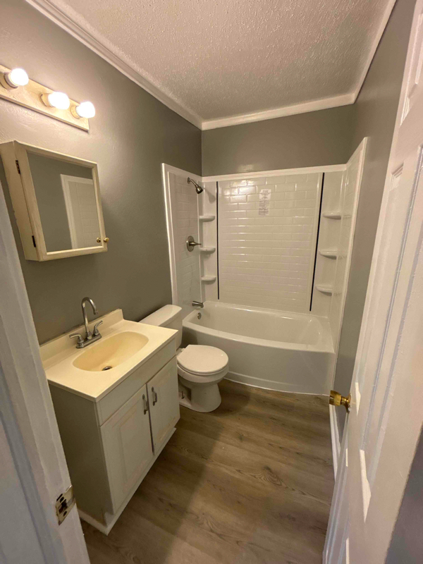 946 Iris St #946 - Photo 4 of 15