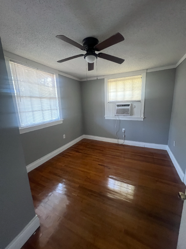 946 Iris St #946 - Photo 6 of 15