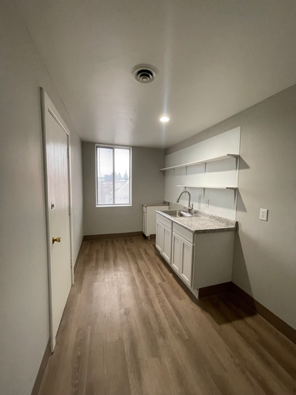 1400 Seward St #305 - Photo 3 of 17