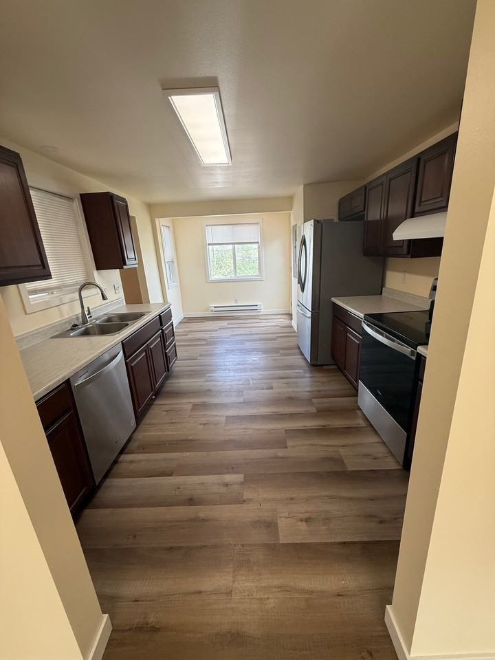 4245 Joann Dr Ne - Photo 2 of 7