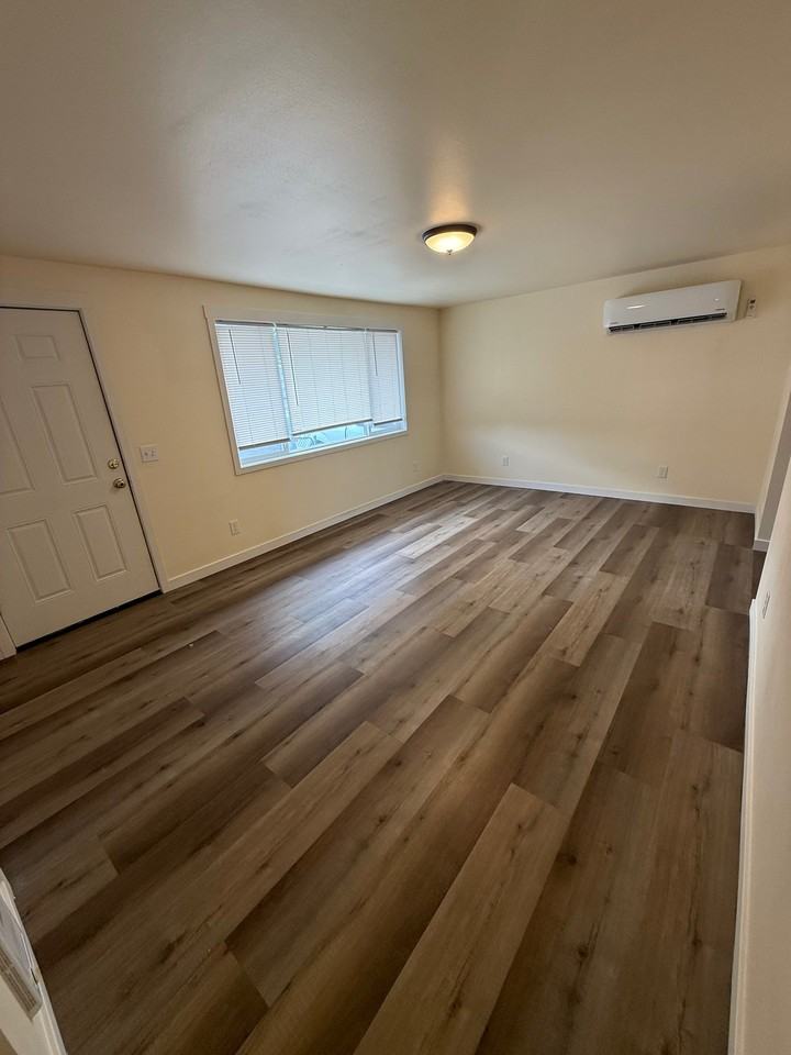 4245 Joann Dr Ne - Photo 3 of 7