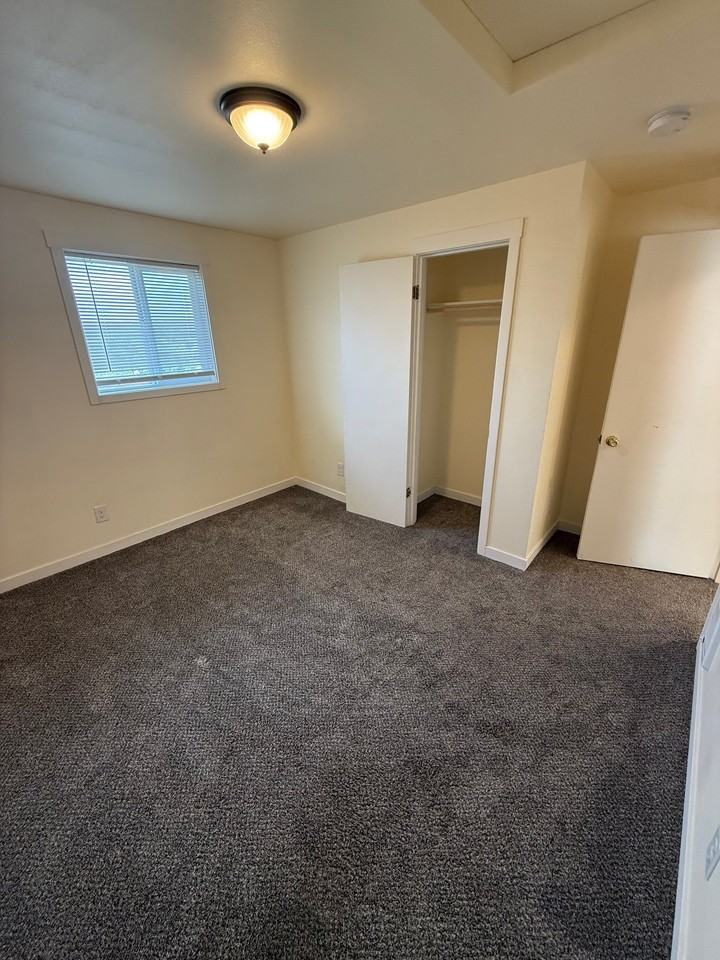 4245 Joann Dr Ne - Photo 6 of 7