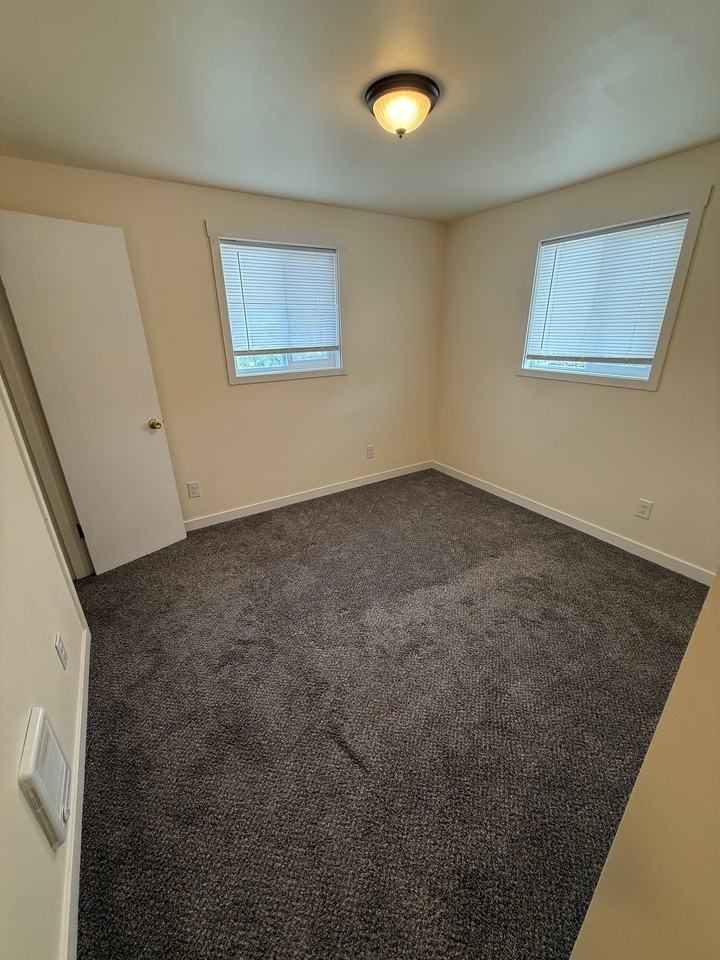 4245 Joann Dr Ne - Photo 7 of 7