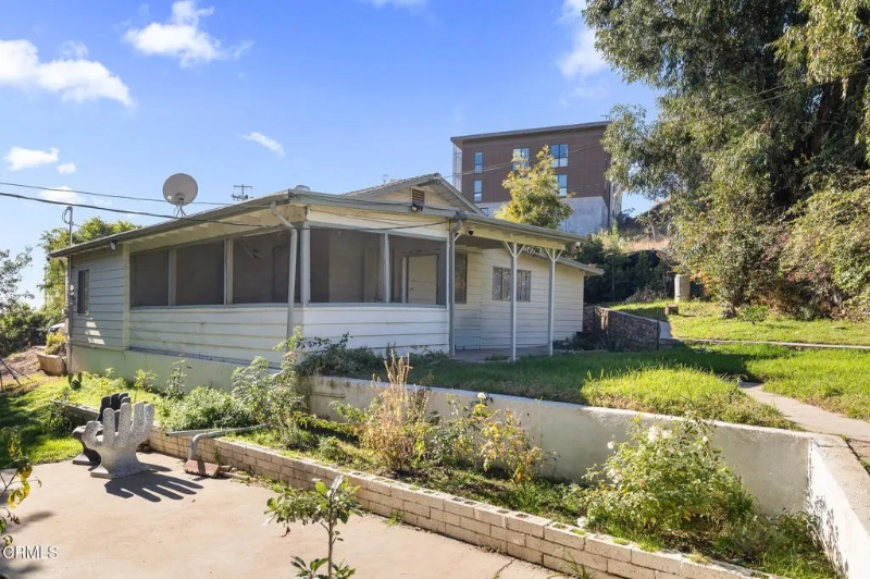 11798 Kagel Canyon St - Photo 2 of 20