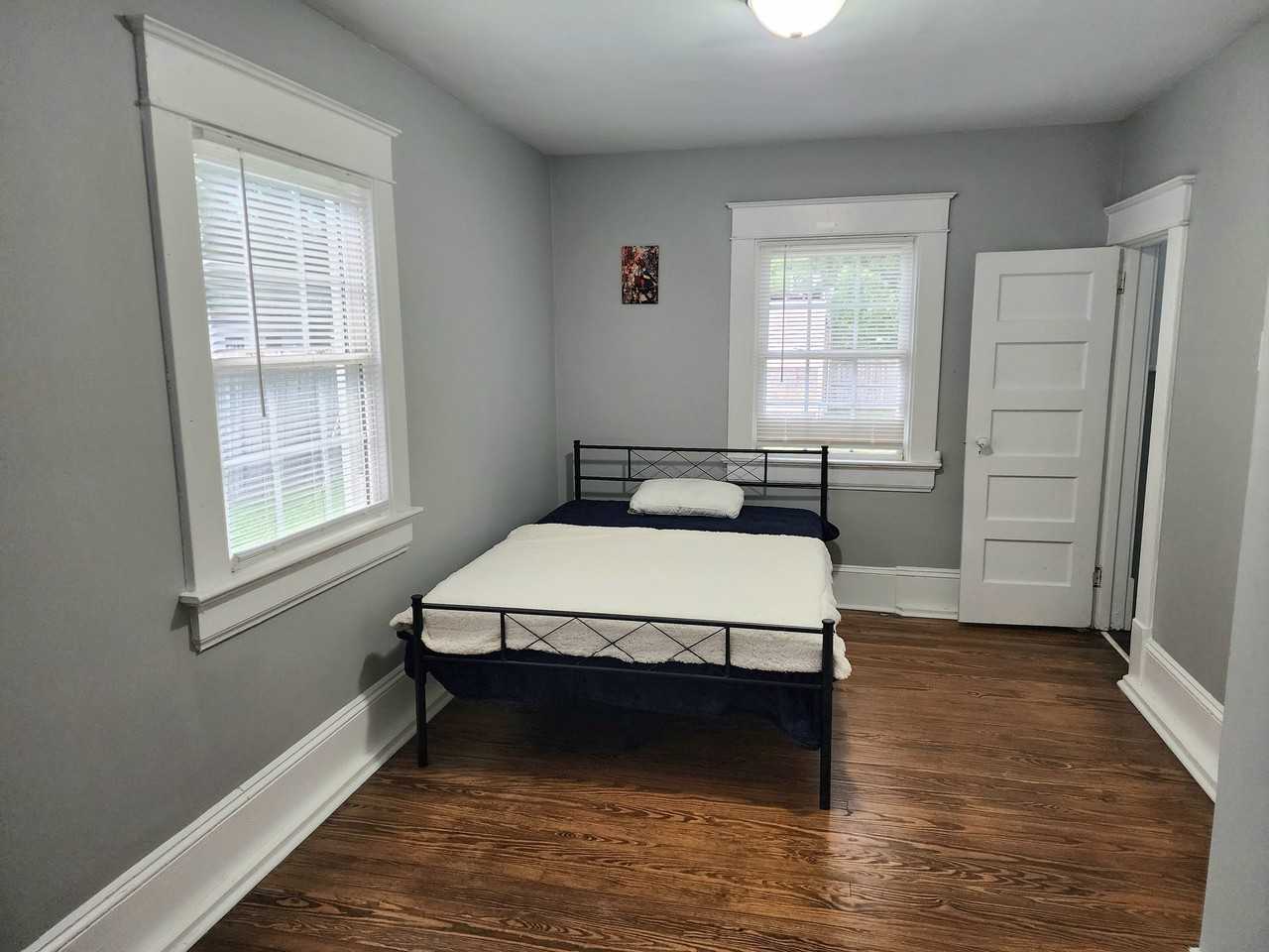 523 Avent St - Photo 2 of 13