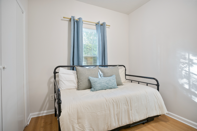987 Dimmock St Sw #2 - Photo 5 of 20