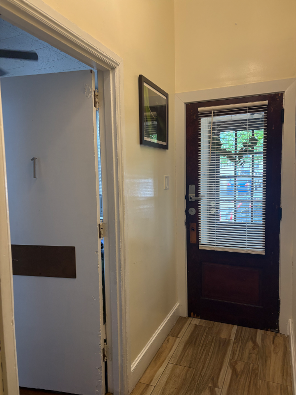 734 W Gordon St - Photo 4 of 21