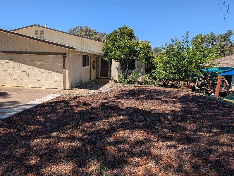 23256 Lone Pine Dr - Photo 2 of 26