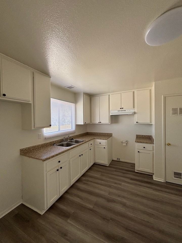 1134 E Avenue Q #5 - Photo 3 of 15