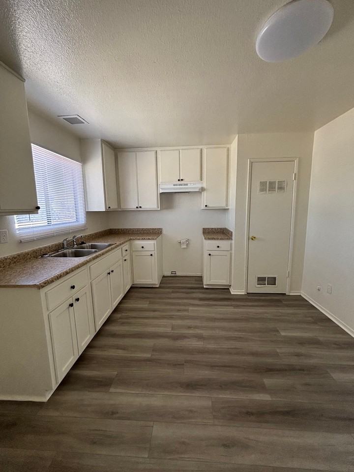 1134 E Avenue Q #5 - Photo 4 of 15