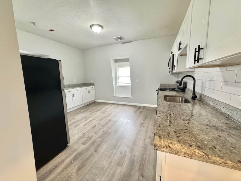 14 Windsor St #F - Photo 3 of 11