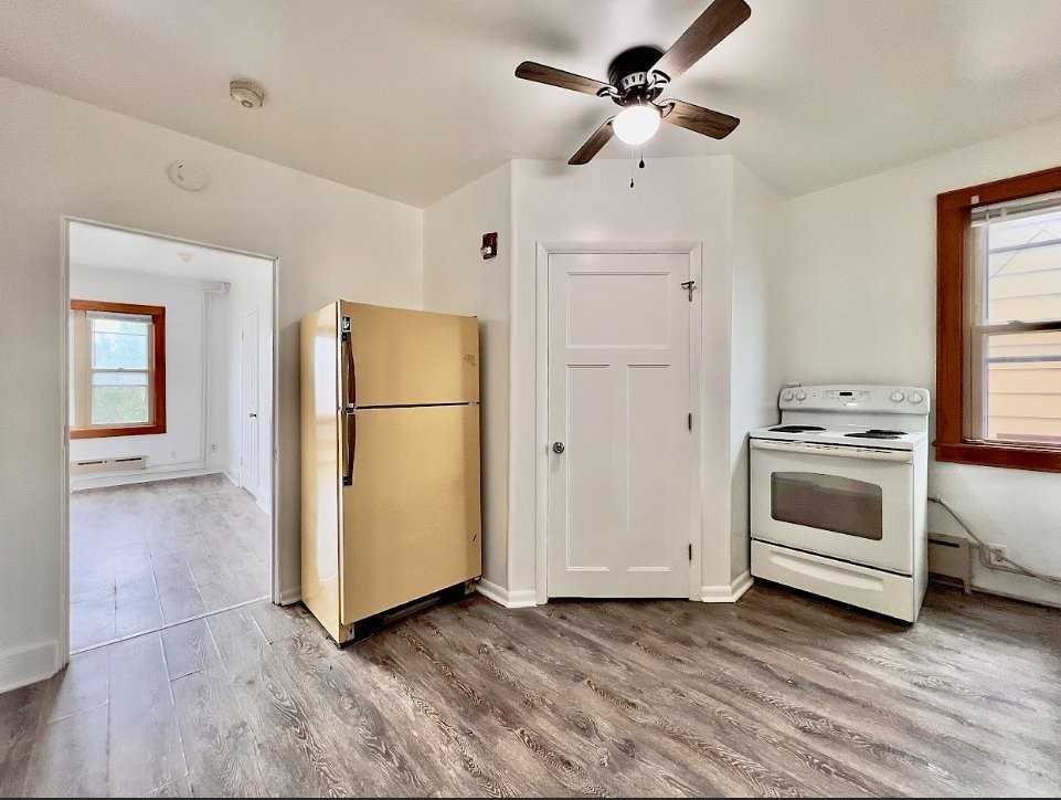 5036 S Packard Ave - Photo 7 of 12