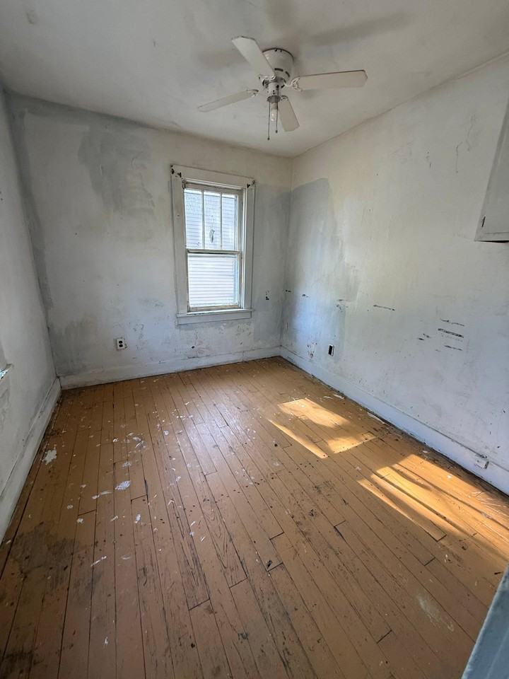 1700 W Grand Ave - Photo 2 of 7