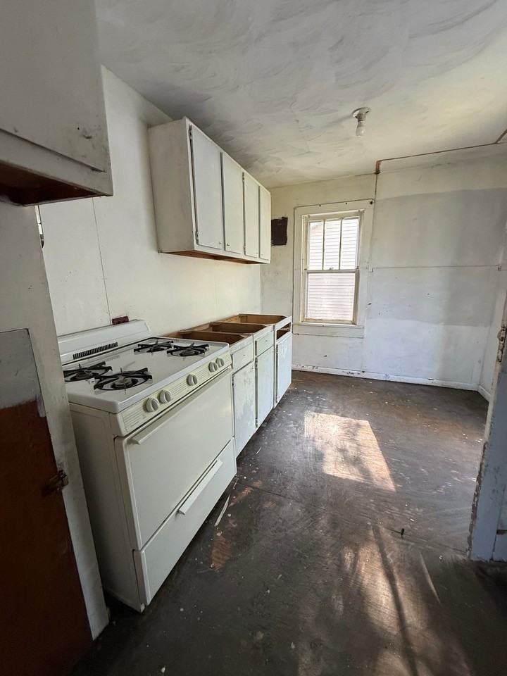 1700 W Grand Ave - Photo 5 of 7