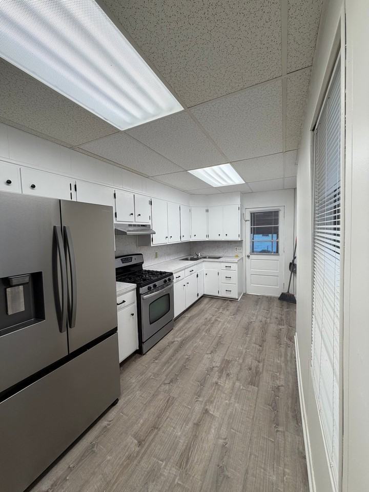 541 Perry St - Photo 2 of 2