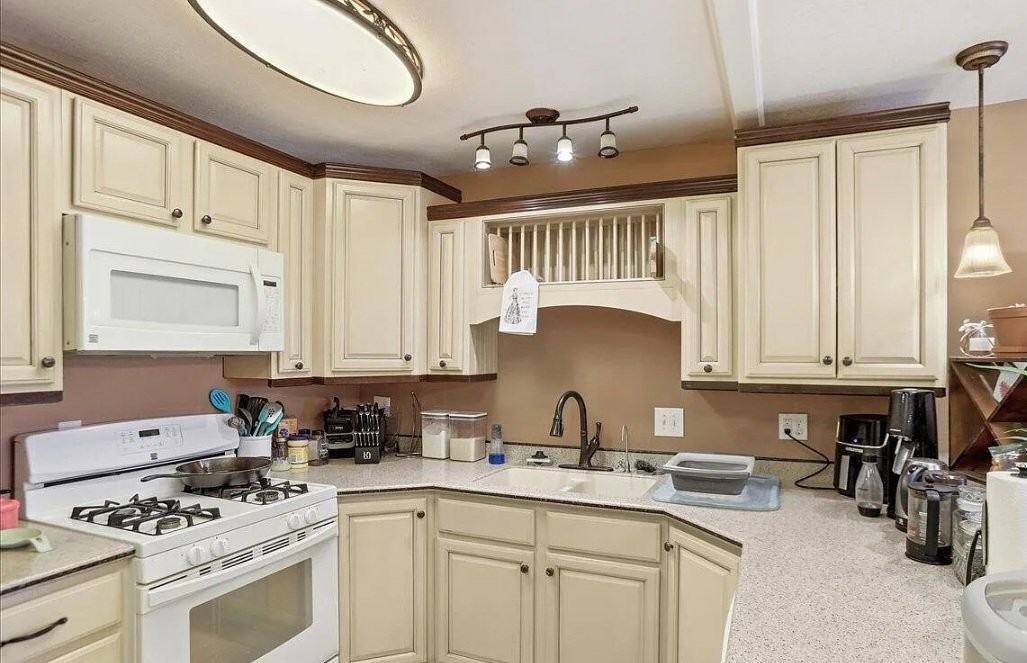 21312 Settlers Dr #A - Photo 3 of 9