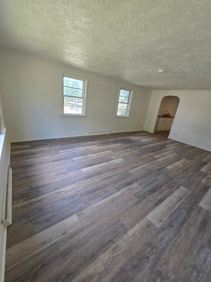 1045 Pittsburgh Ave - Photo 2 of 14