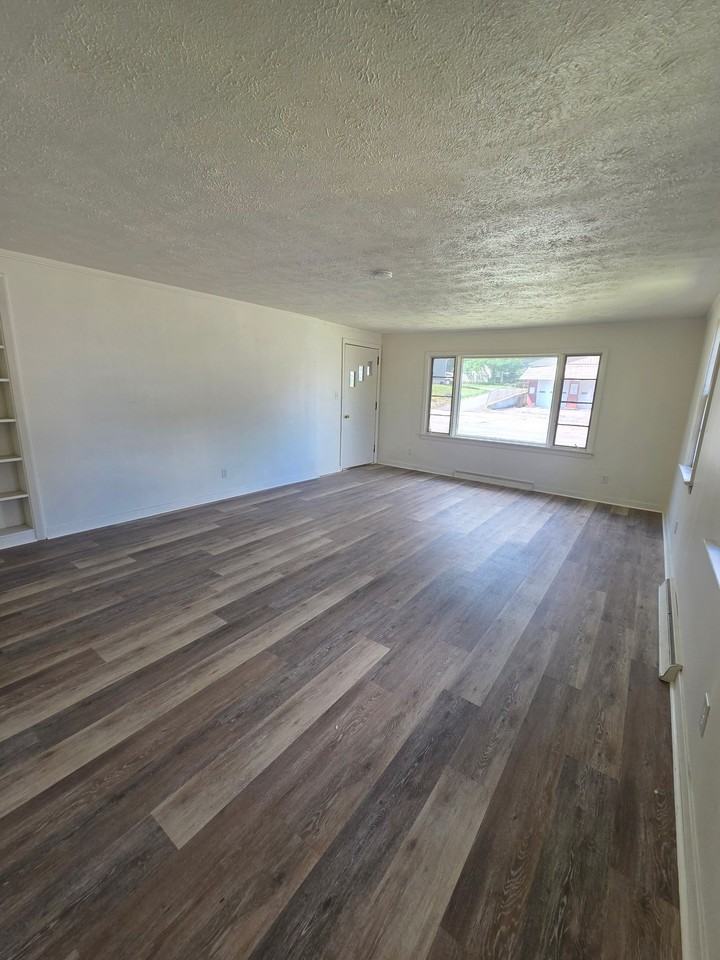 1045 Pittsburgh Ave - Photo 3 of 14