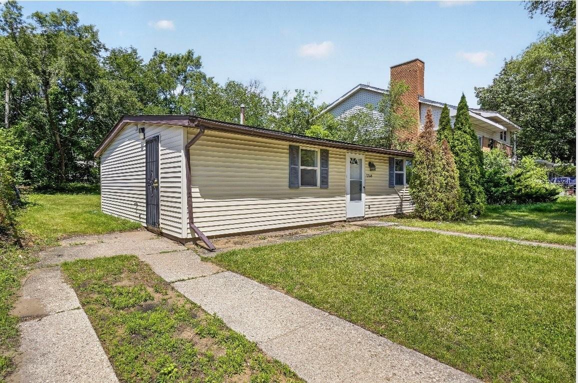 2280 Roosevelt Pl - Photo 2 of 15