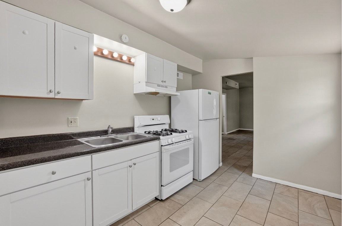 2280 Roosevelt Pl - Photo 5 of 15